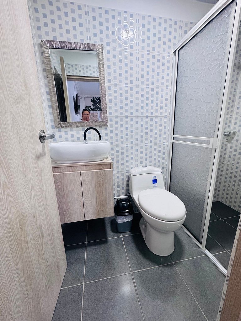 Habitación privada con baño y cama king, Valledupar | DIGS